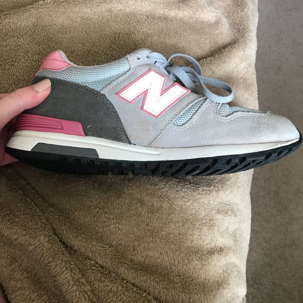 Women’s new balance sneakers